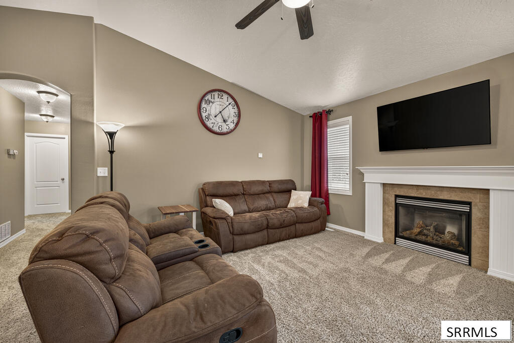 2710 Doris Circle Property Photo 5
