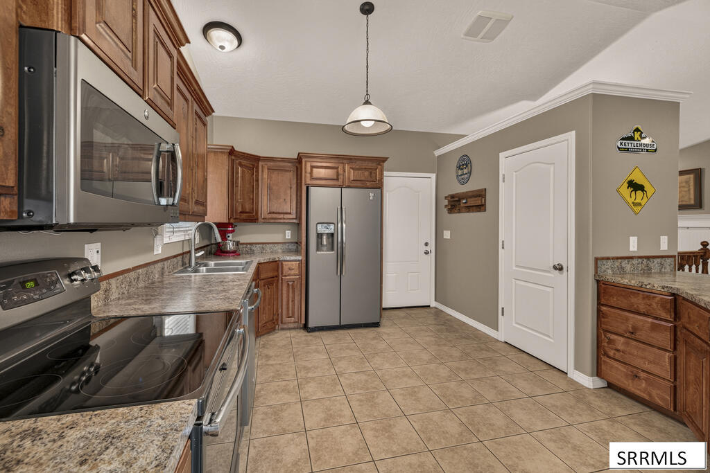 2710 Doris Circle Property Photo 8