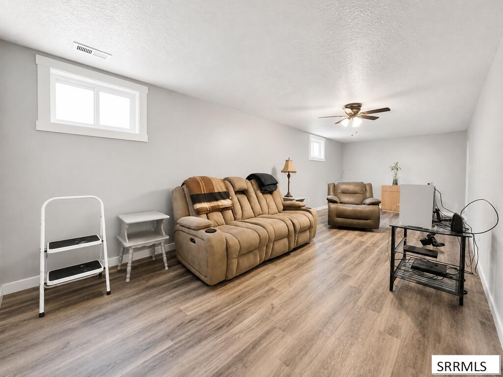 365 W 1 S Property Photo 17