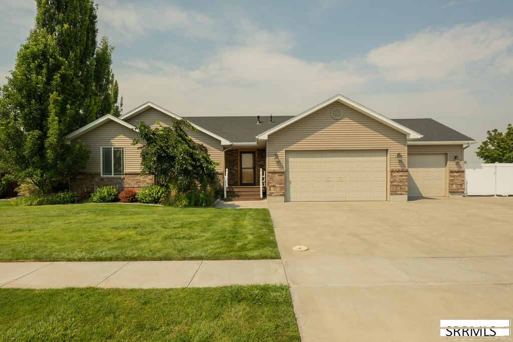 3801 Magenta Drive Property Photo 1