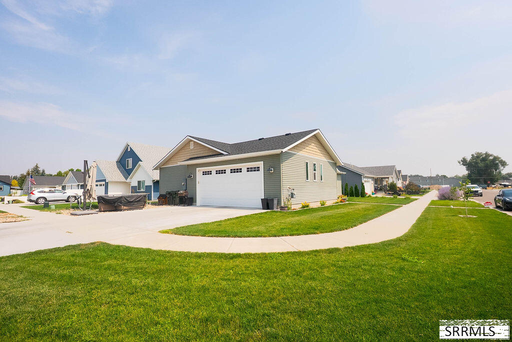 1132 Harris Loop Property Photo 4