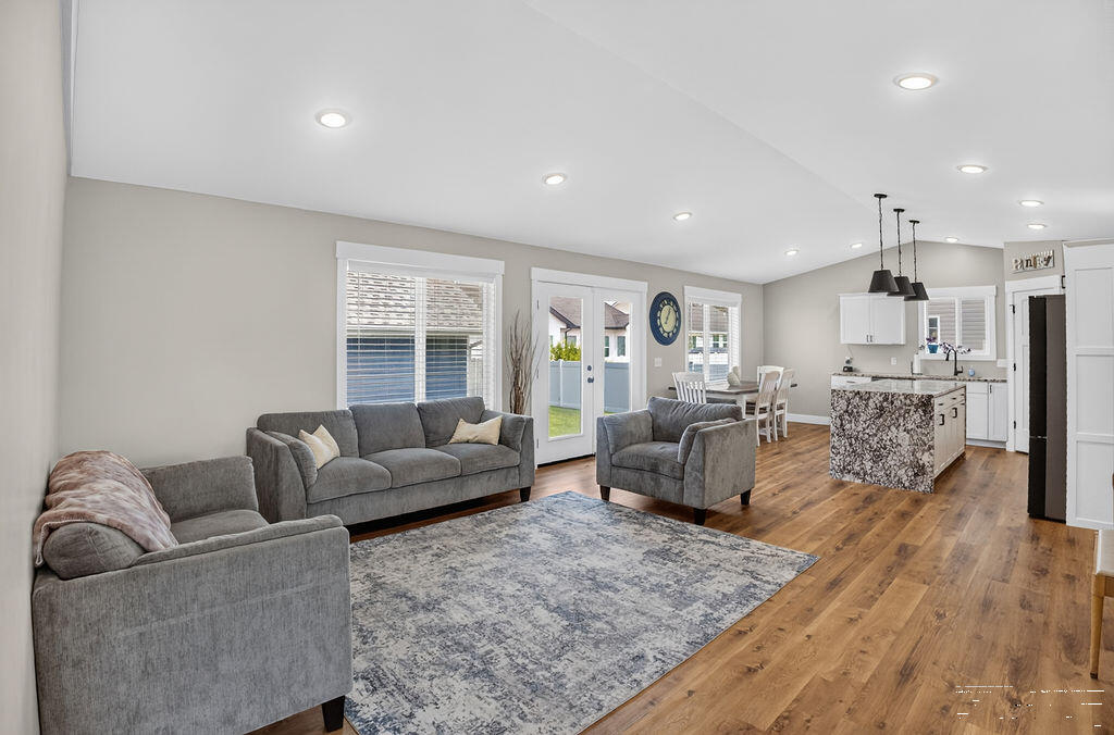 1132 Harris Loop Property Photo 8