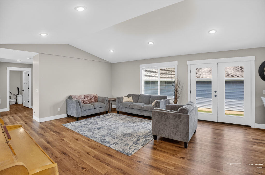 1132 Harris Loop Property Photo 10
