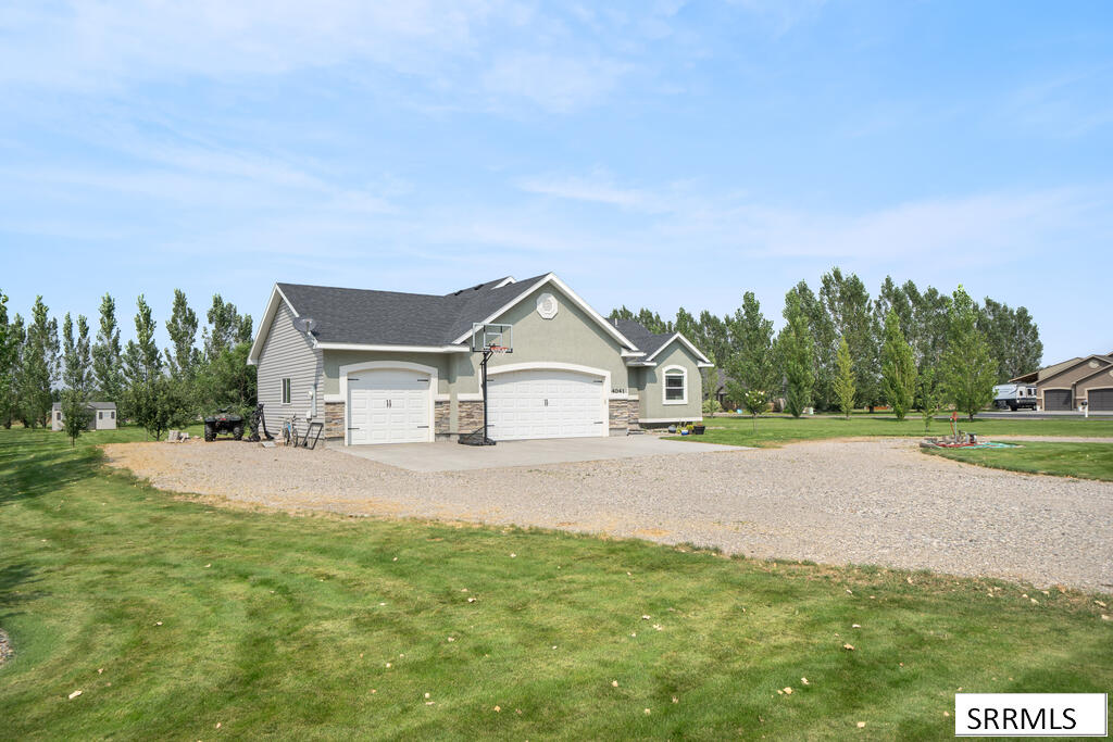 4041 E 235 N Property Photo 2