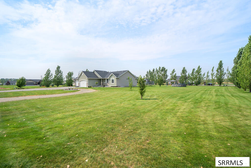 4041 E 235 N Property Photo 3