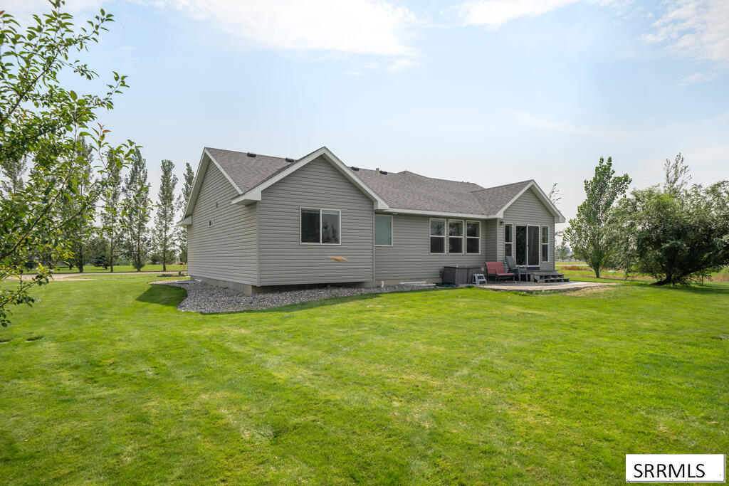 4041 E 235 N Property Photo 9