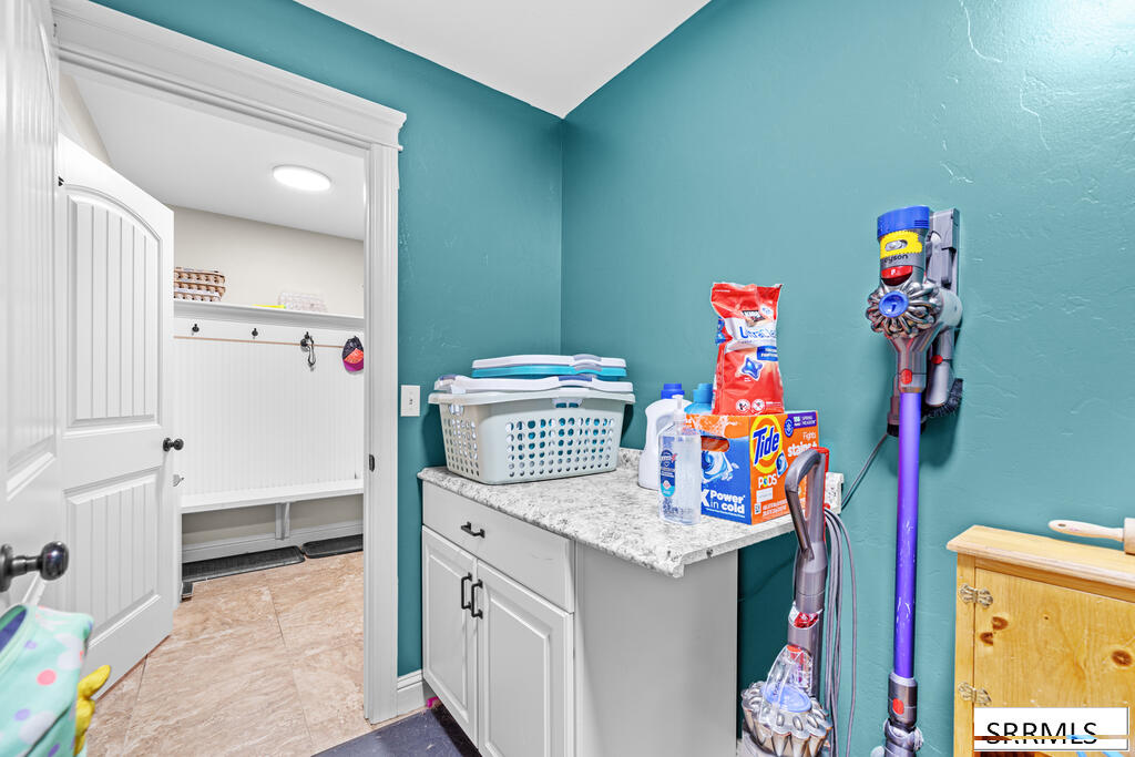 4041 E 235 N Property Photo 40