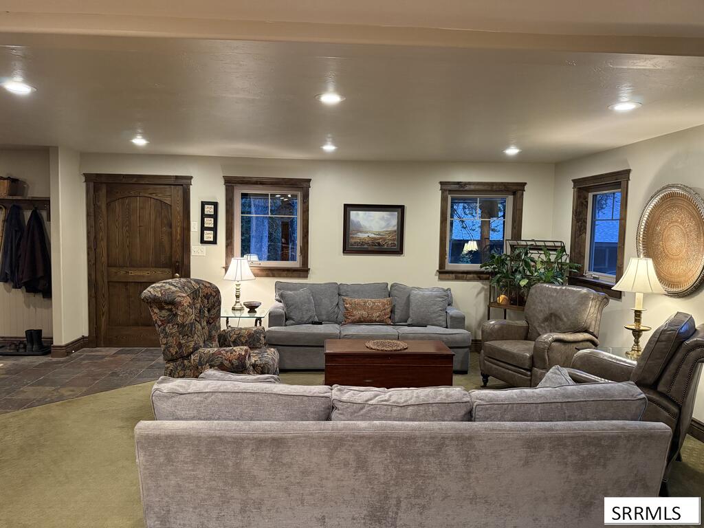 4108 Strong Avenue Property Photo 4