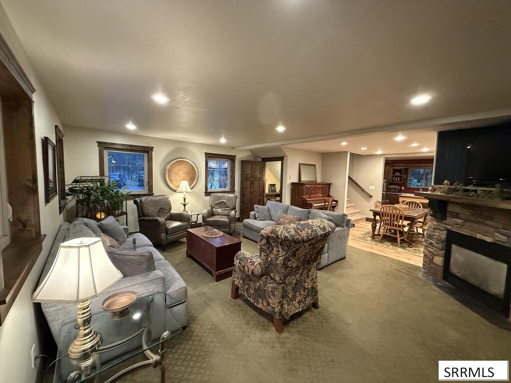 4108 Strong Avenue Property Photo 5