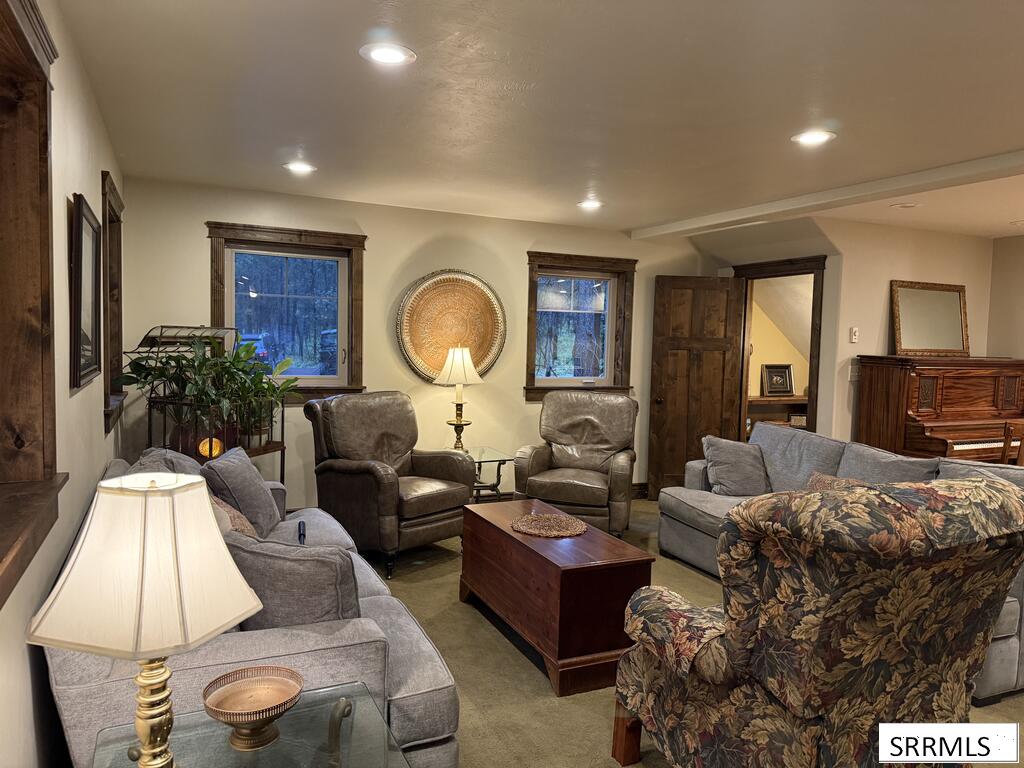 4108 Strong Avenue Property Photo 6