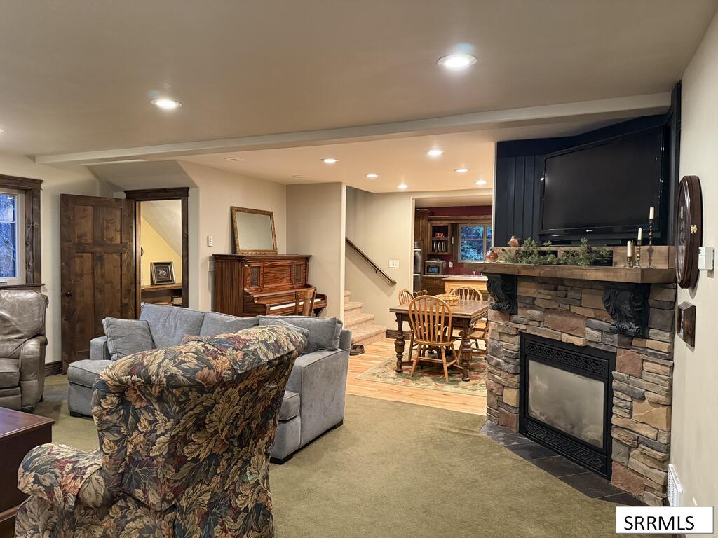 4108 Strong Avenue Property Photo 7