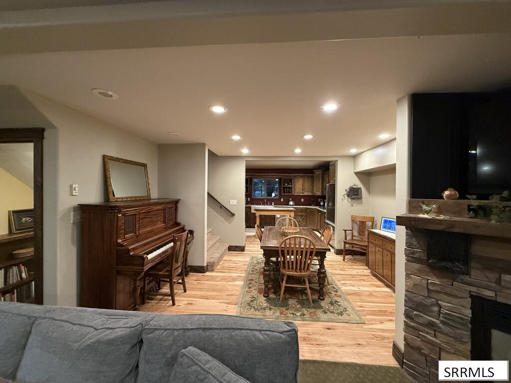 4108 Strong Avenue Property Photo 8