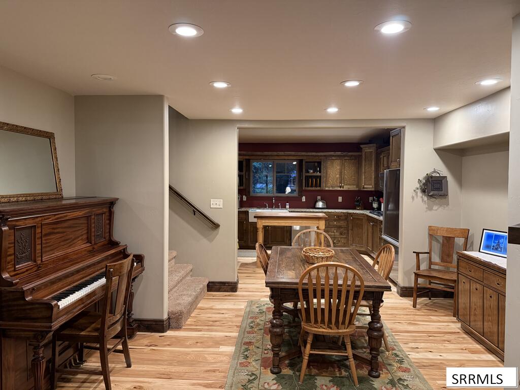 4108 Strong Avenue Property Photo 9