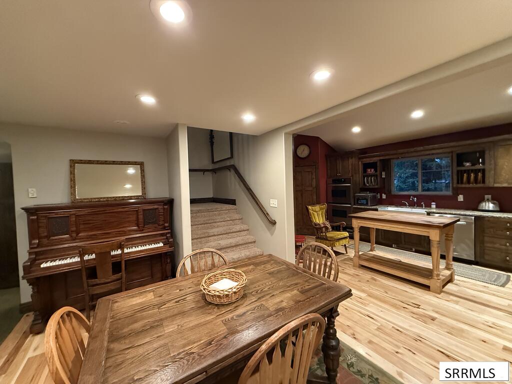 4108 Strong Avenue Property Photo 10