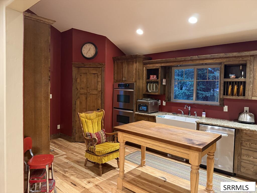 4108 Strong Avenue Property Photo 12