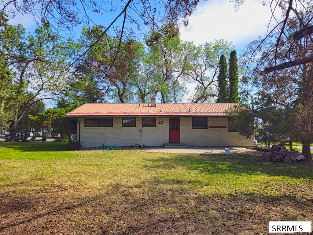 506 Courthouse Drive Property Photo 2