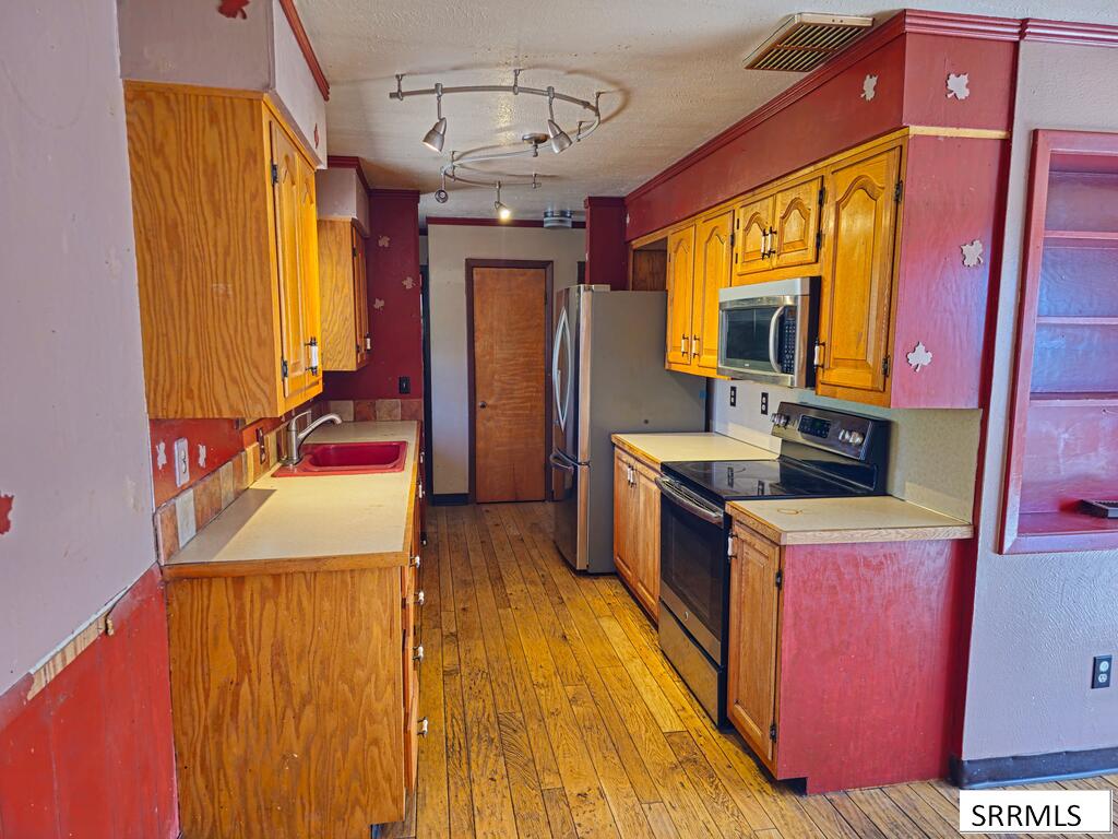 506 Courthouse Drive Property Photo 4