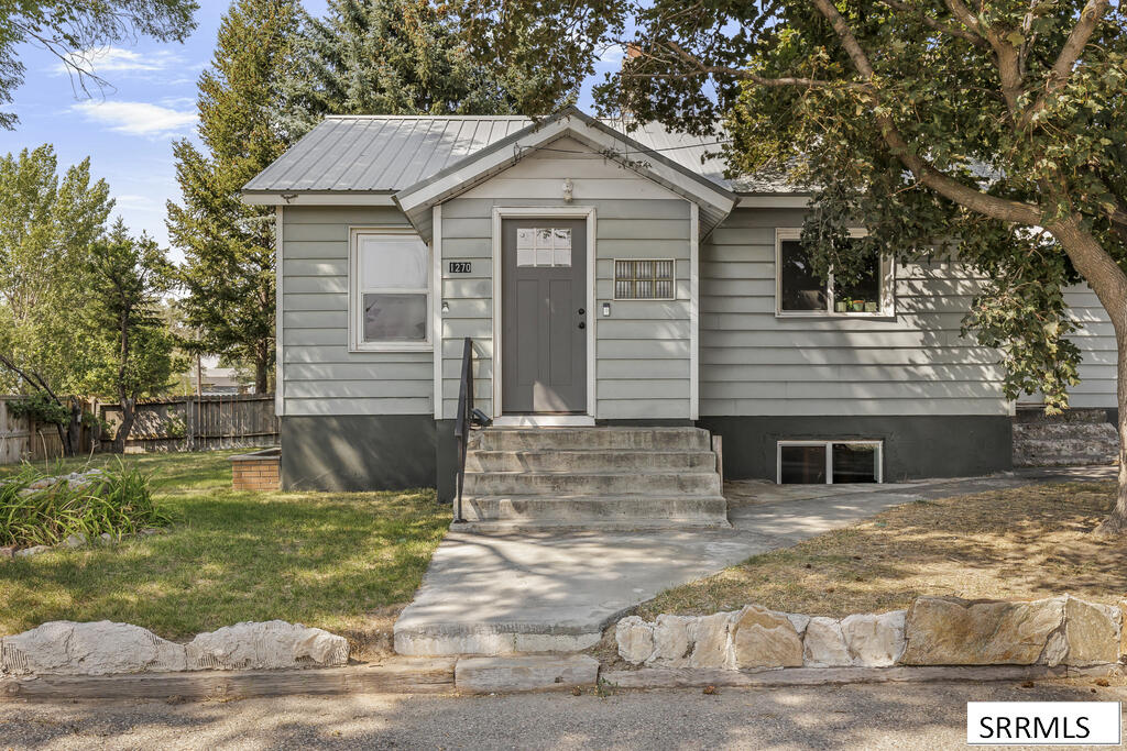 1270 Elmore Property Photo 1