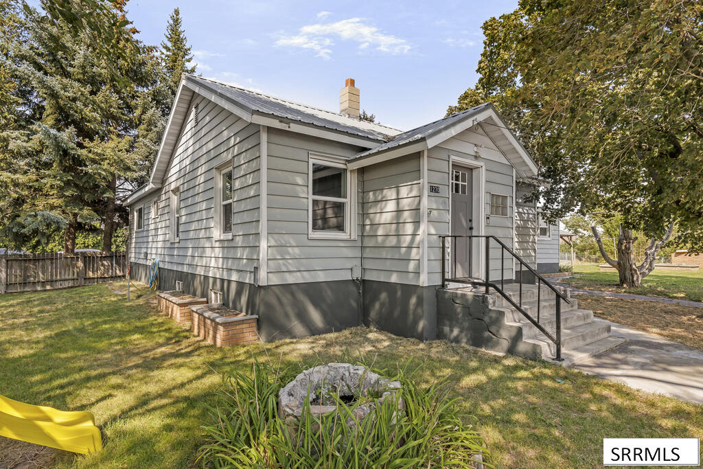 1270 Elmore Property Photo 2