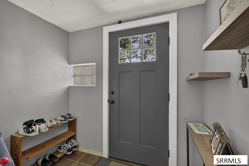 1270 Elmore Property Photo 4