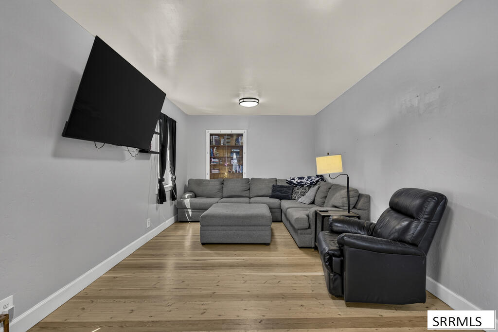 1270 Elmore Property Photo 6