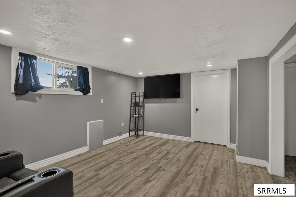 1270 Elmore Property Photo 34