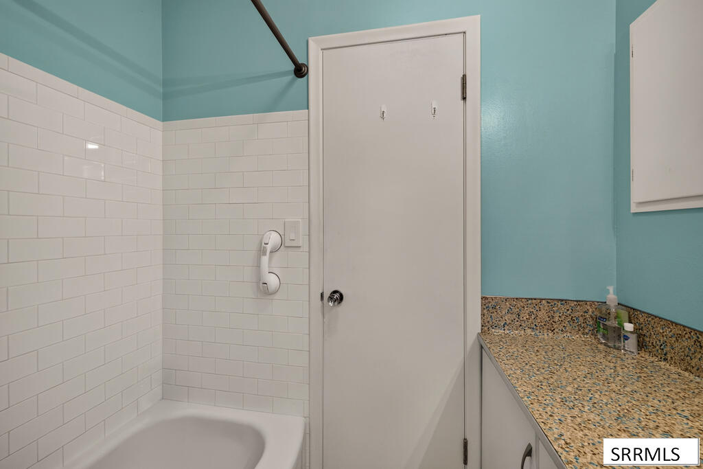 629 12th Avenue Property Photo 15