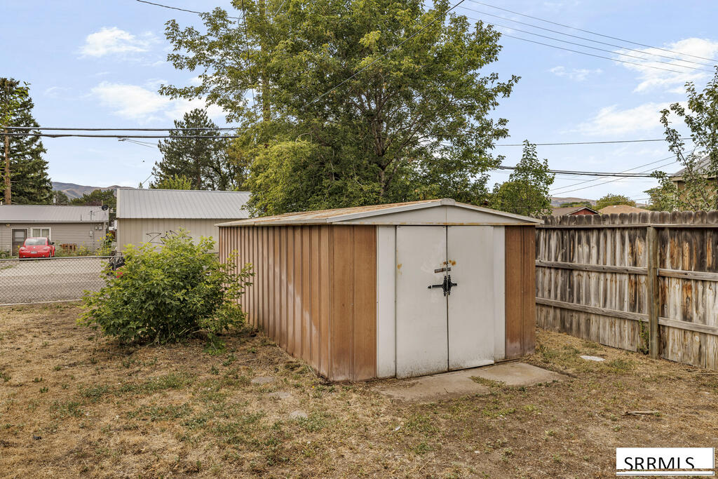 629 12th Avenue Property Photo 25