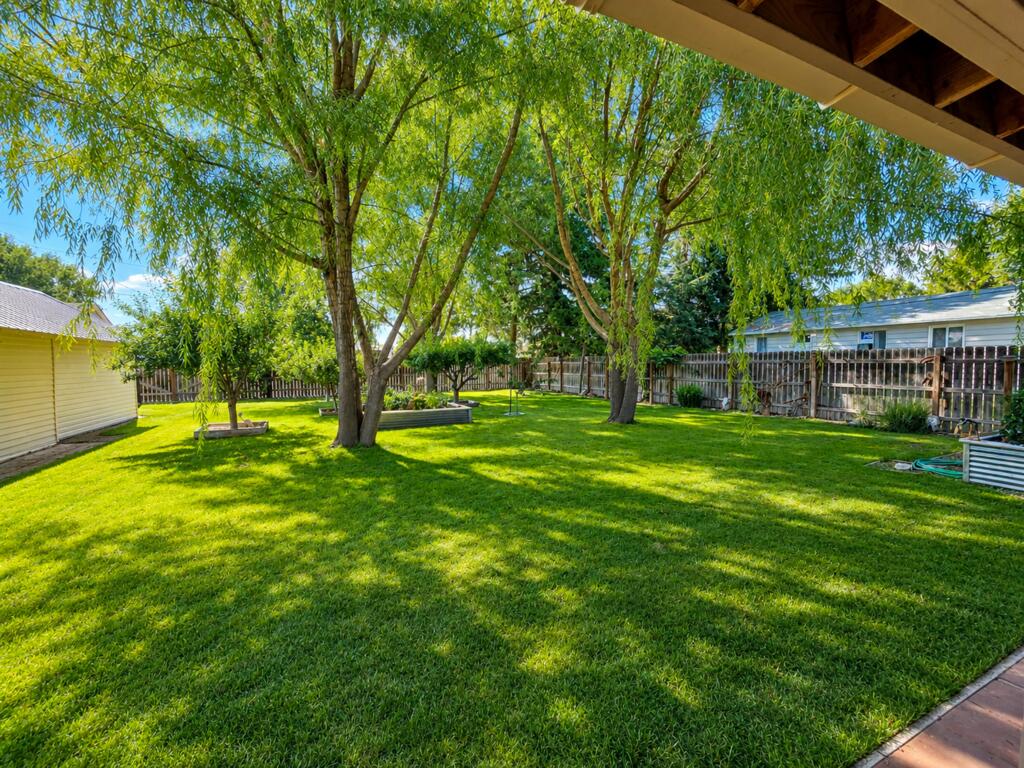 420 3rd W Property Photo 9