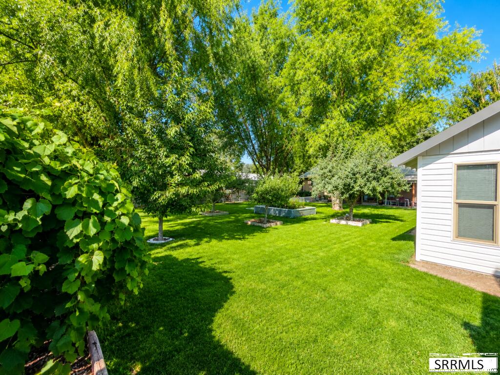 420 3rd W Property Photo 16