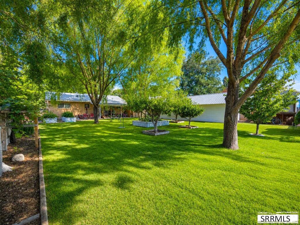 420 3rd W Property Photo 17