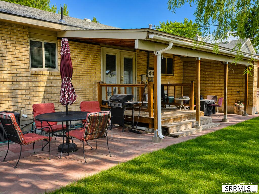 420 3rd W Property Photo 18