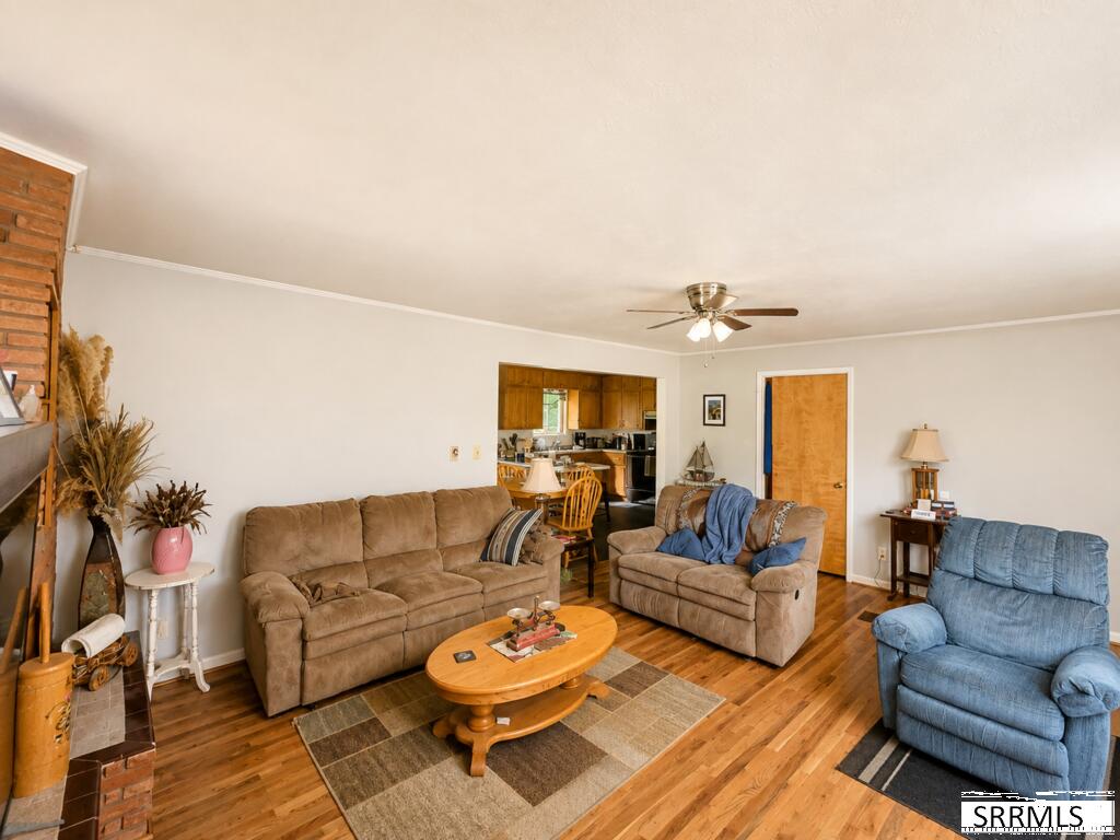 420 3rd W Property Photo 20