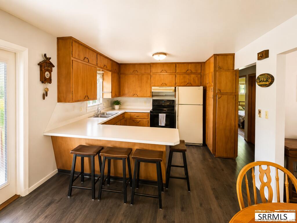 420 3rd W Property Photo 22