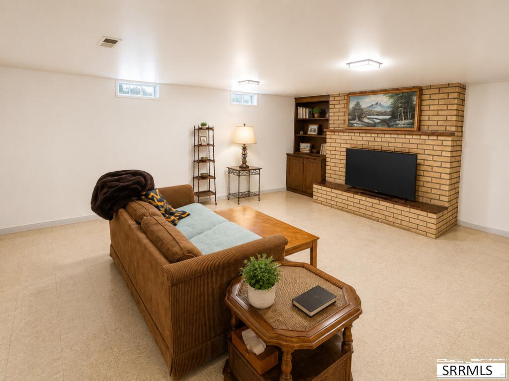 420 3rd W Property Photo 31