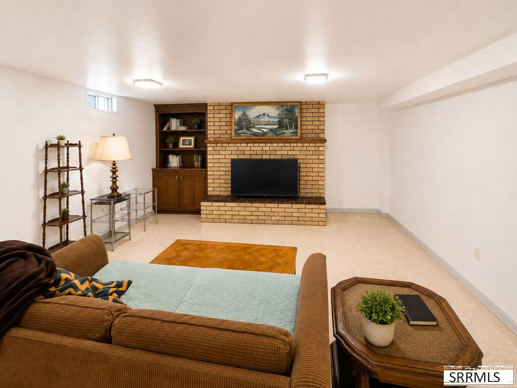 420 3rd W Property Photo 33