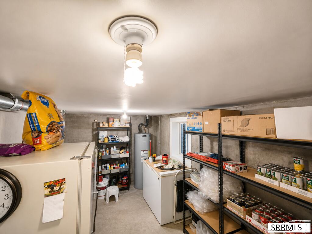 420 3rd W Property Photo 34