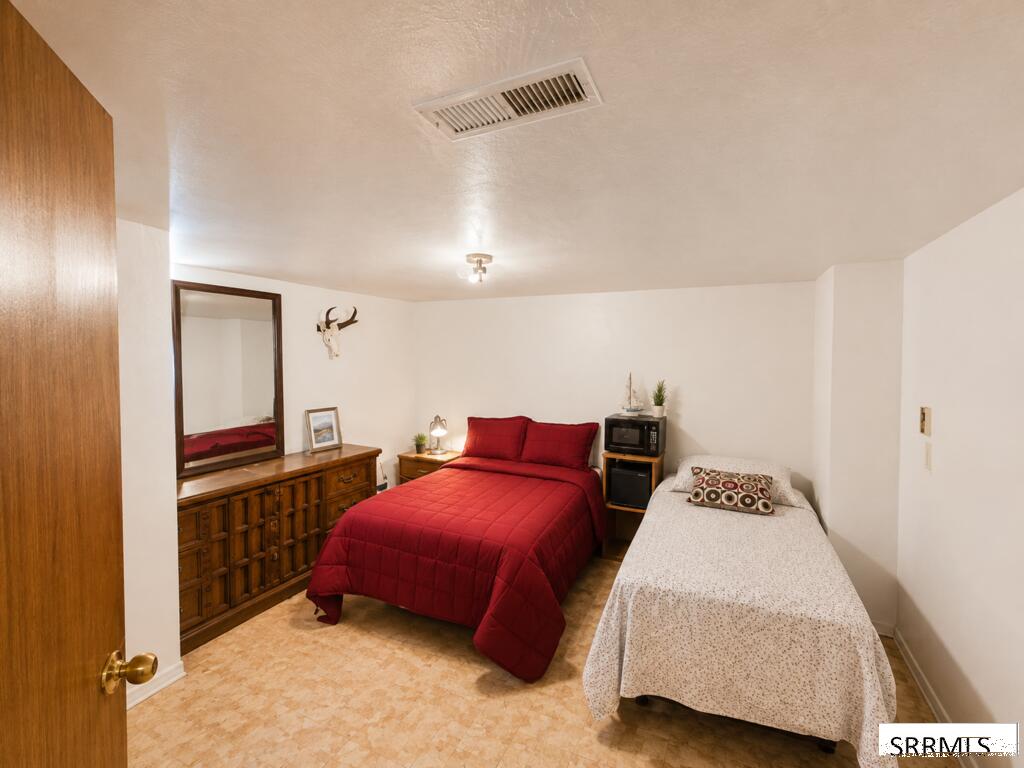 420 3rd W Property Photo 38