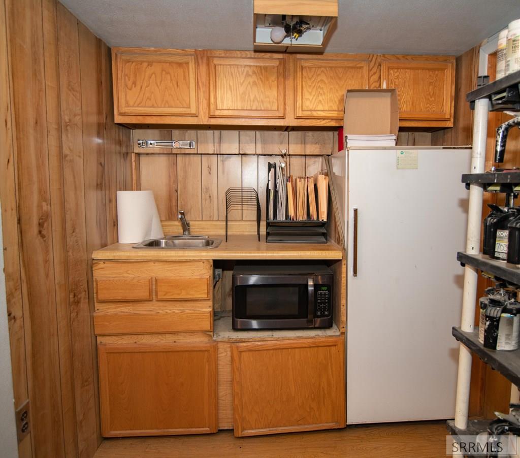 190 W Arco Avenue Property Photo 13