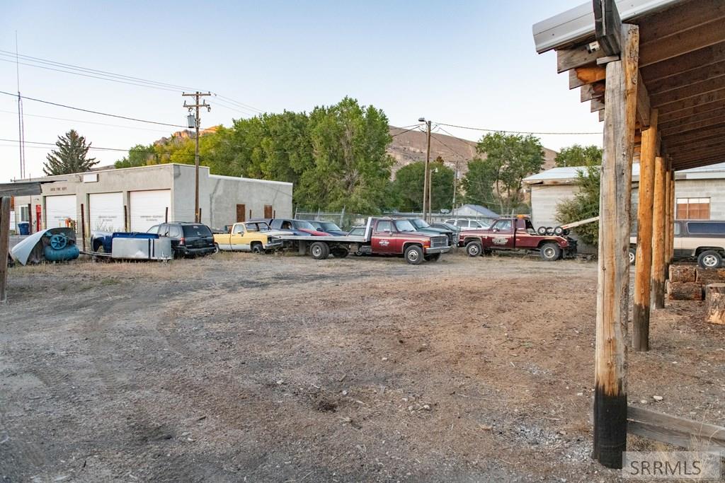 190 W Arco Avenue Property Photo 20