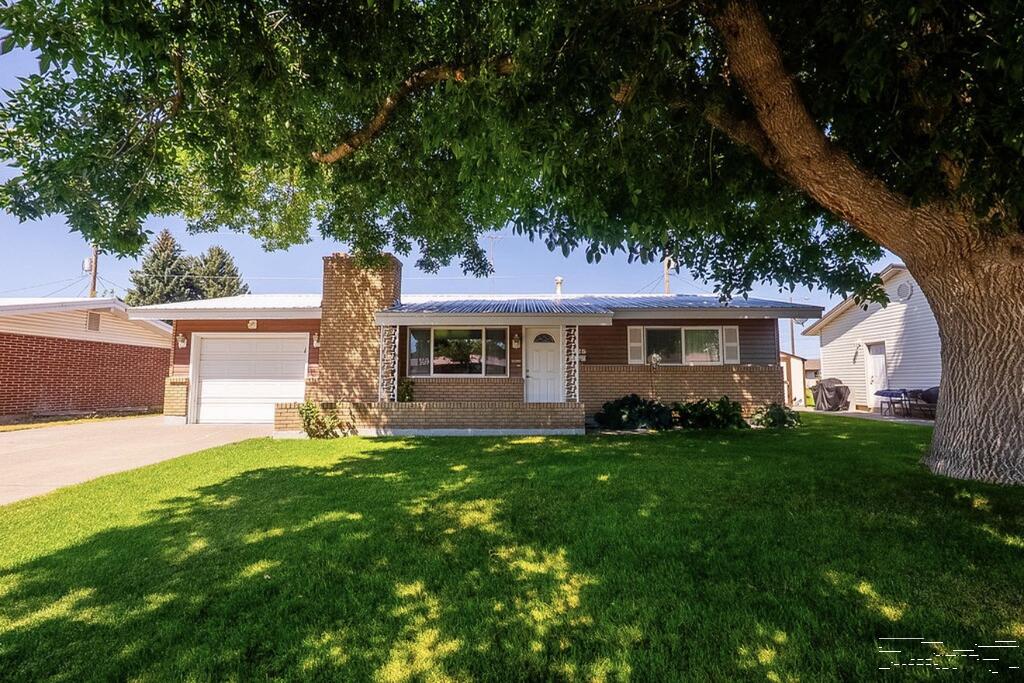 825 Sykes Drive Property Photo 1