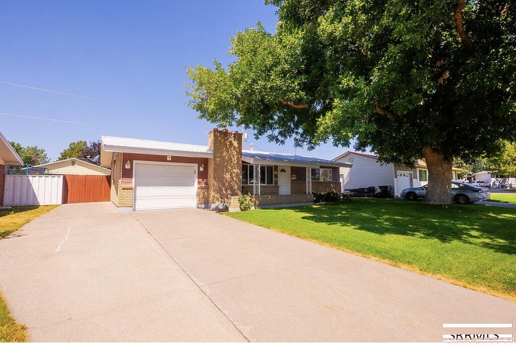 825 Sykes Drive Property Photo 3