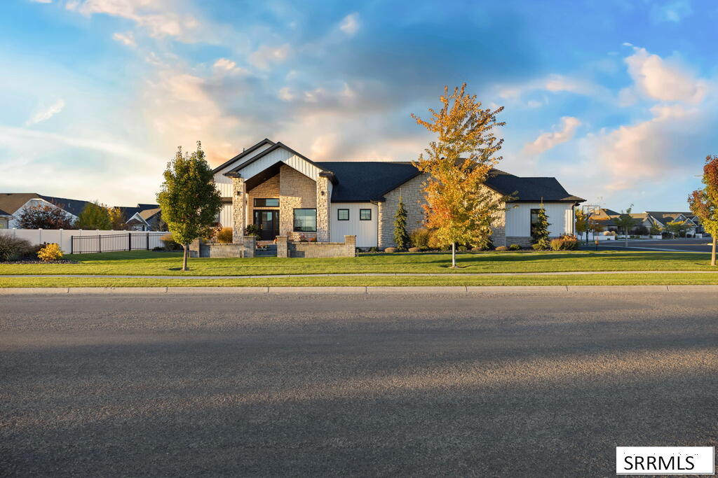360 Palisade Drive Property Photo 1