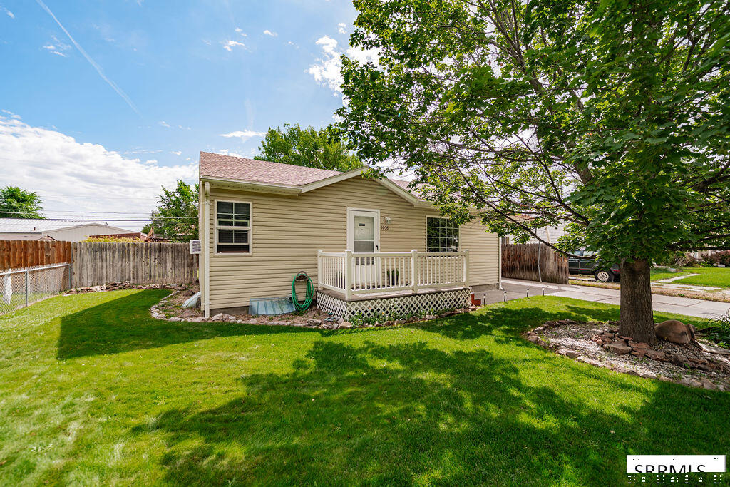1058 Vine Avenue Property Photo 1