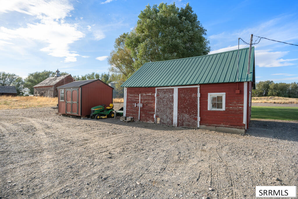 970 N 1000 E Property Photo 26