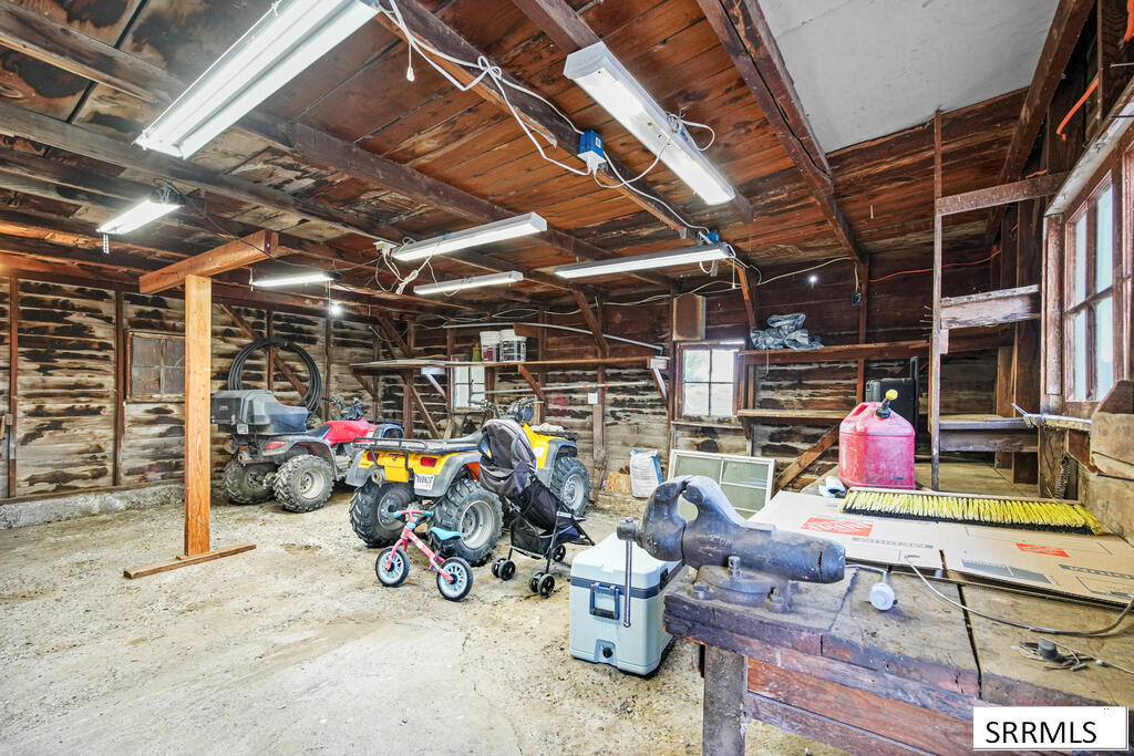 970 N 1000 E Property Photo 27