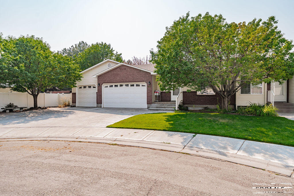 2086 12th Street Circle Property Photo 1