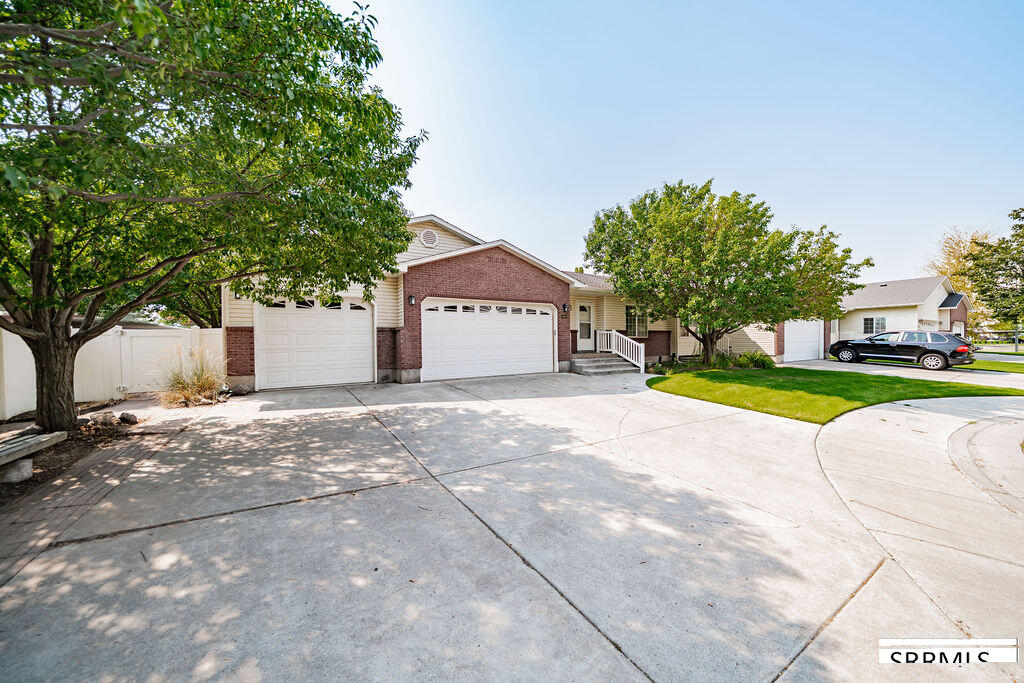 2086 12th Street Circle Property Photo 3