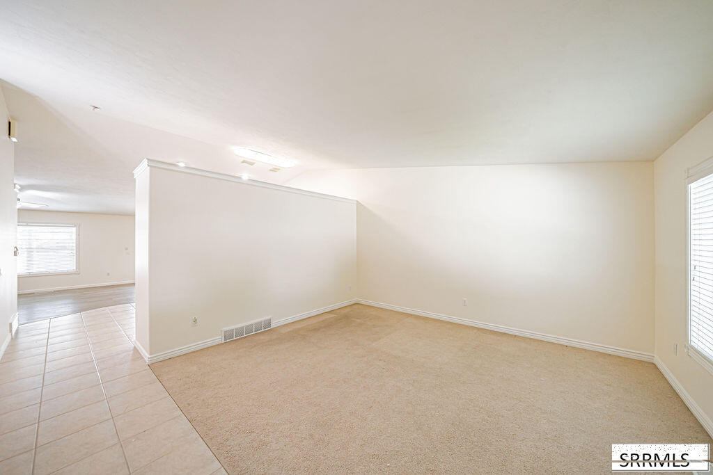 2086 12th Street Circle Property Photo 4