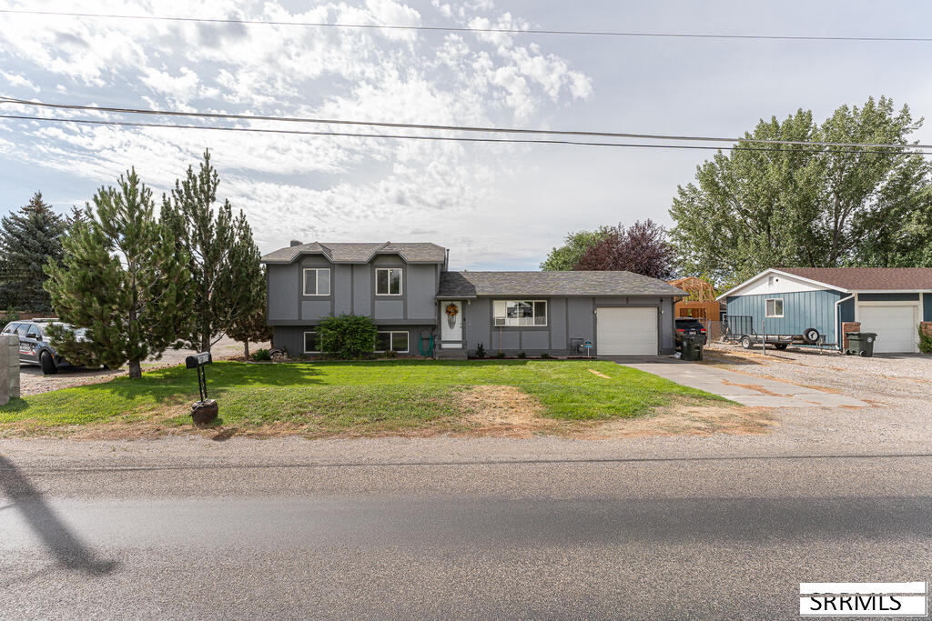1562 E Airport Road Property Photo 1